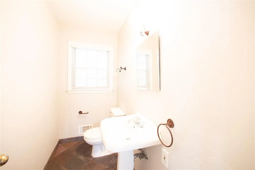 250 W Spalding Drive, Sandy Springs, Georgia 30328, 4 Bedrooms Bedrooms, ,3 BathroomsBathrooms,Residential,Sold,250 W Spalding Drive,6502242