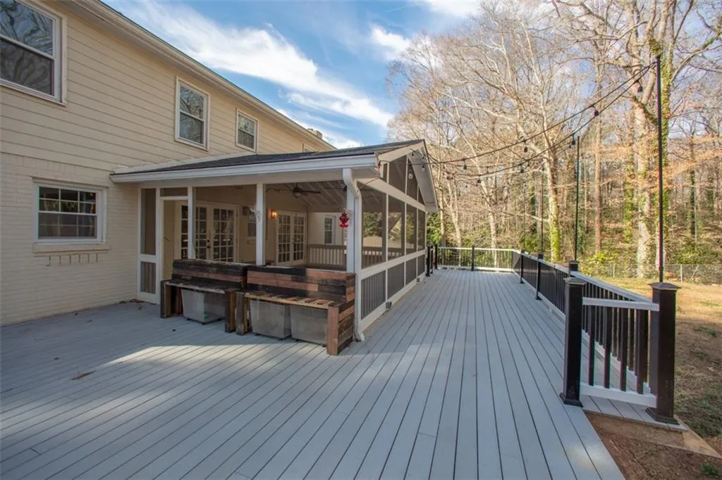 250 W Spalding Drive, Sandy Springs, Georgia 30328, 4 Bedrooms Bedrooms, ,3 BathroomsBathrooms,Residential,Sold,250 W Spalding Drive,6502242