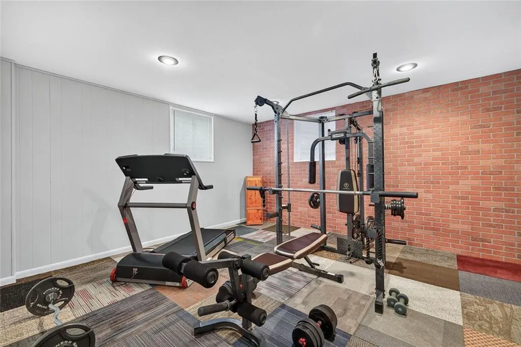 Exercise room or another Bedroom