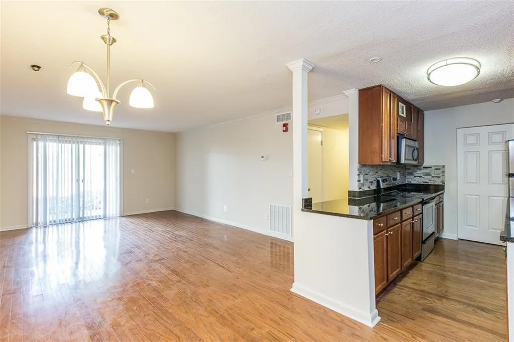 5095 Roswell Road Unit 307, Atlanta, Georgia 30342, 2 Bedrooms Bedrooms, ,2 BathroomsBathrooms,Residential,Sold,5095 Roswell Road Unit 307,5849221