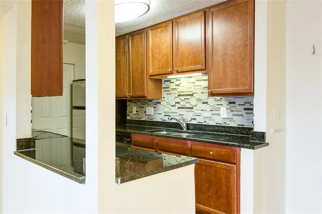 5095 Roswell Road Unit 307, Atlanta, Georgia 30342, 2 Bedrooms Bedrooms, ,2 BathroomsBathrooms,Residential,Sold,5095 Roswell Road Unit 307,5849221