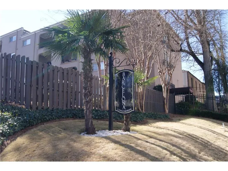 395 Pharr Road Ne Unit 207, Atlanta, Georgia 30305, 1 Bedroom Bedrooms, ,1 BathroomBathrooms,Residential,Sold,395 Pharr Road Ne Unit 207,5704739