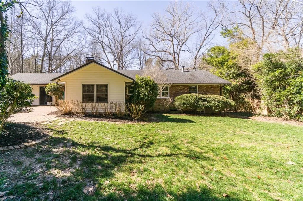 6855 Castleton Drive, Atlanta, Georgia 30328, 3 Bedrooms Bedrooms, ,4 BathroomsBathrooms,Residential,Sold,6855 Castleton Drive,6859399