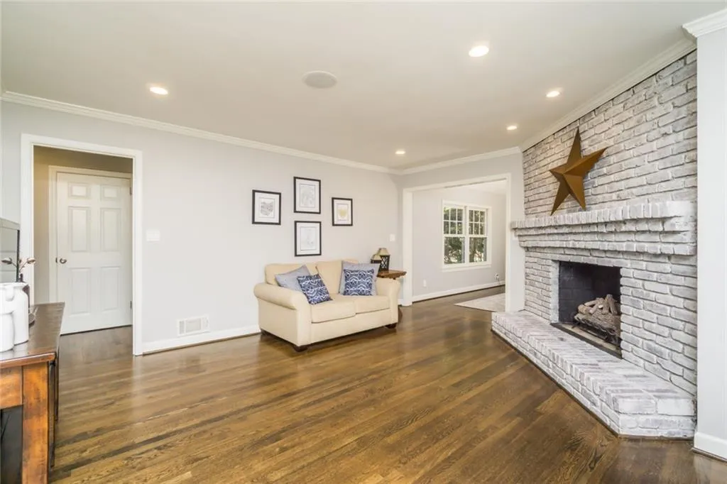 6855 Castleton Drive, Atlanta, Georgia 30328, 3 Bedrooms Bedrooms, ,4 BathroomsBathrooms,Residential,Sold,6855 Castleton Drive,6859399