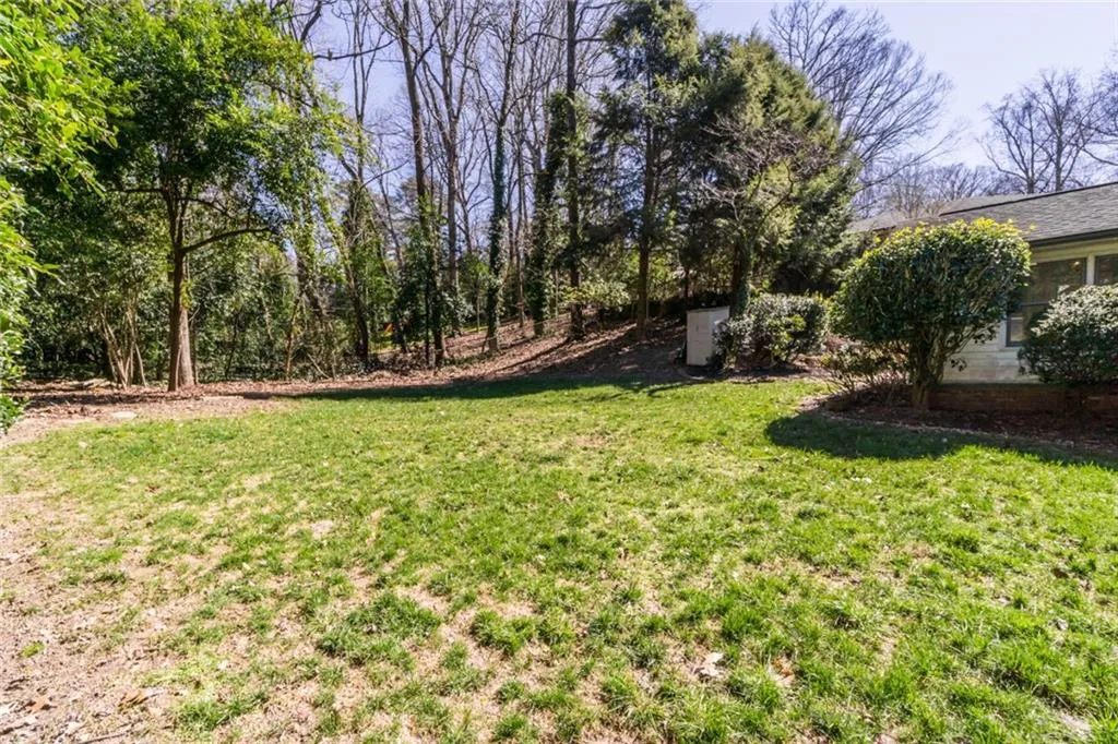 6855 Castleton Drive, Atlanta, Georgia 30328, 3 Bedrooms Bedrooms, ,4 BathroomsBathrooms,Residential,Sold,6855 Castleton Drive,6859399