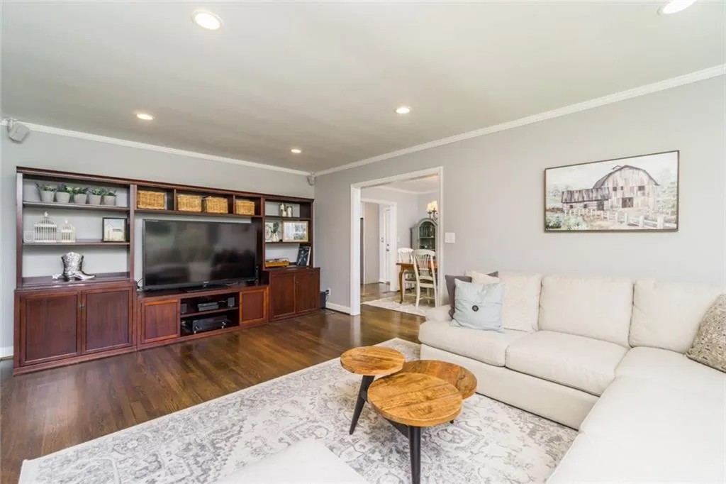 6855 Castleton Drive, Atlanta, Georgia 30328, 3 Bedrooms Bedrooms, ,4 BathroomsBathrooms,Residential,Sold,6855 Castleton Drive,6859399