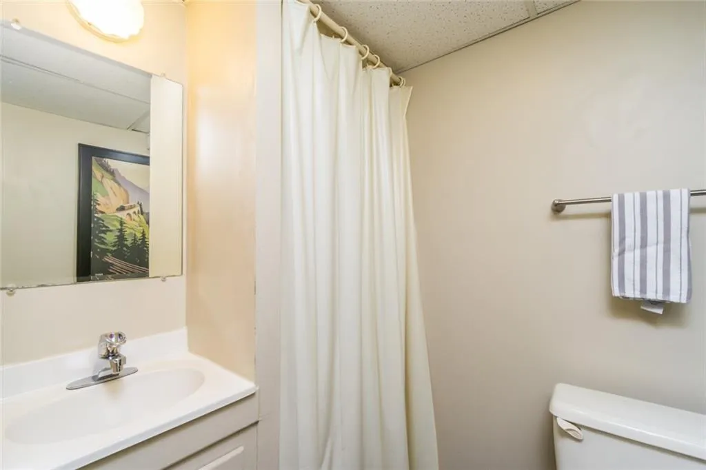 6855 Castleton Drive, Atlanta, Georgia 30328, 3 Bedrooms Bedrooms, ,4 BathroomsBathrooms,Residential,Sold,6855 Castleton Drive,6859399