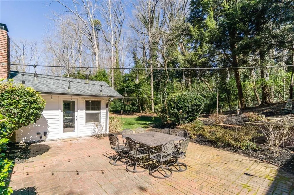 6855 Castleton Drive, Atlanta, Georgia 30328, 3 Bedrooms Bedrooms, ,4 BathroomsBathrooms,Residential,Sold,6855 Castleton Drive,6859399