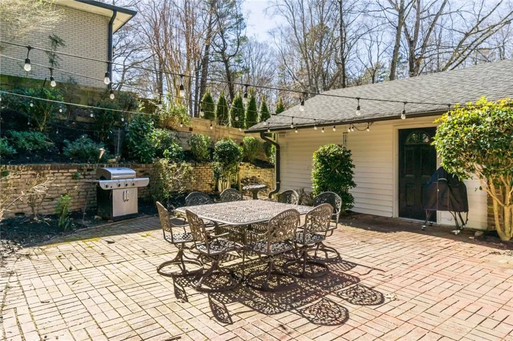 6855 Castleton Drive, Atlanta, Georgia 30328, 3 Bedrooms Bedrooms, ,4 BathroomsBathrooms,Residential,Sold,6855 Castleton Drive,6859399