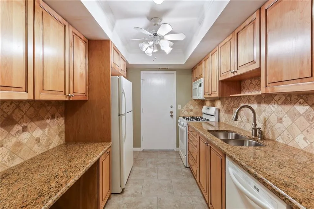 6851 Roswell Road Unit A11, Atlanta, Georgia 30328, 3 Bedrooms Bedrooms, ,2 BathroomsBathrooms,Residential,Sold,6851 Roswell Road Unit A11,6762889