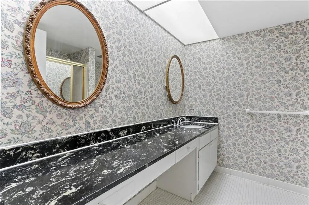 6851 Roswell Road Unit A11, Atlanta, Georgia 30328, 3 Bedrooms Bedrooms, ,2 BathroomsBathrooms,Residential,Sold,6851 Roswell Road Unit A11,6762889