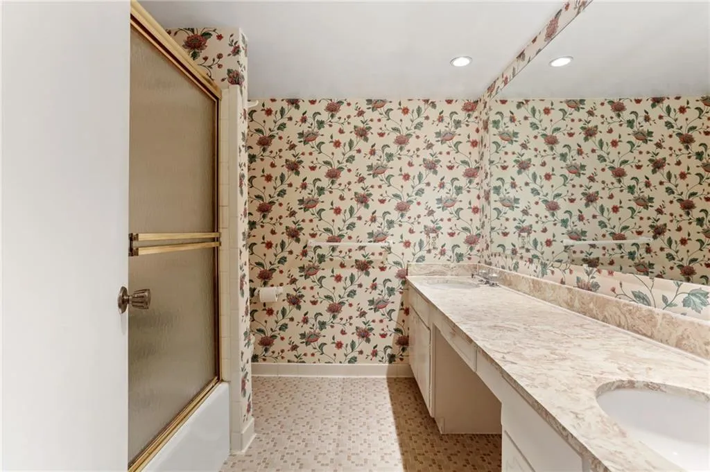 6851 Roswell Road Unit A11, Atlanta, Georgia 30328, 3 Bedrooms Bedrooms, ,2 BathroomsBathrooms,Residential,Sold,6851 Roswell Road Unit A11,6762889