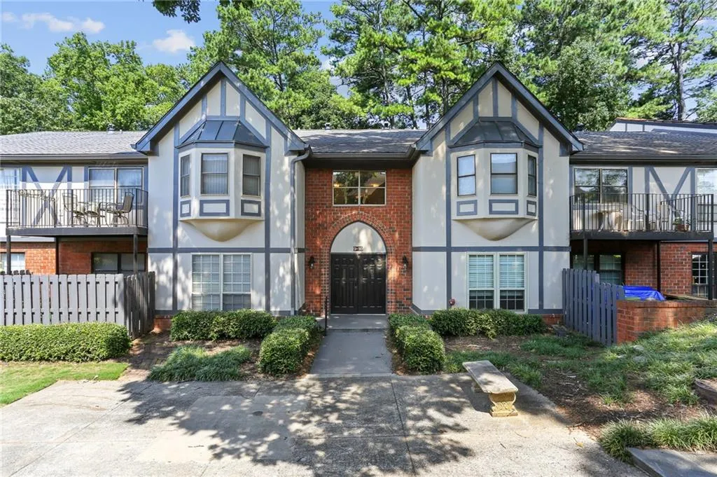 6851 Roswell Road Unit A11, Atlanta, Georgia 30328, 3 Bedrooms Bedrooms, ,2 BathroomsBathrooms,Residential,Sold,6851 Roswell Road Unit A11,6762889