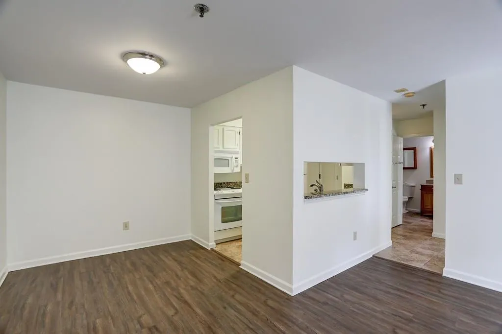 300 Johnson Ferry Road Ne Unit A405, Sandy Springs, Georgia 30328, 1 Bedroom Bedrooms, ,1 BathroomBathrooms,Residential,Sold,300 Johnson Ferry Road Ne Unit A405,7195785