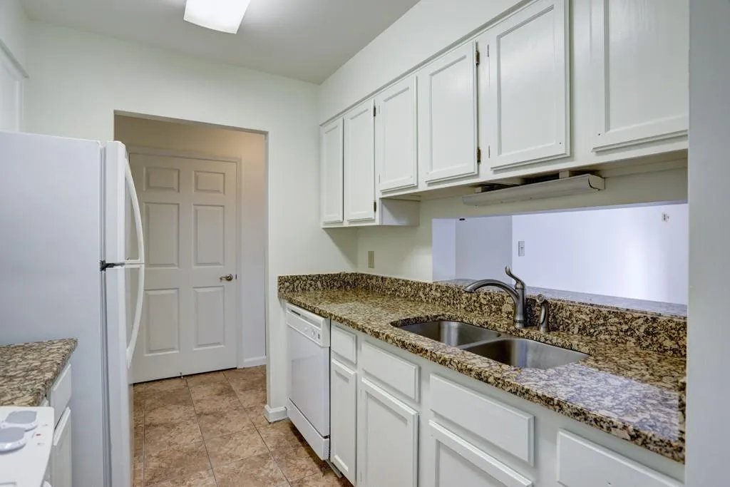 300 Johnson Ferry Road Ne Unit A405, Sandy Springs, Georgia 30328, 1 Bedroom Bedrooms, ,1 BathroomBathrooms,Residential,Sold,300 Johnson Ferry Road Ne Unit A405,7195785