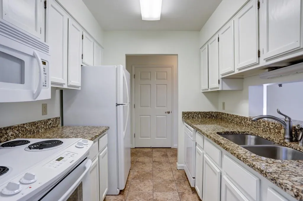 300 Johnson Ferry Road Ne Unit A405, Sandy Springs, Georgia 30328, 1 Bedroom Bedrooms, ,1 BathroomBathrooms,Residential,Sold,300 Johnson Ferry Road Ne Unit A405,7195785