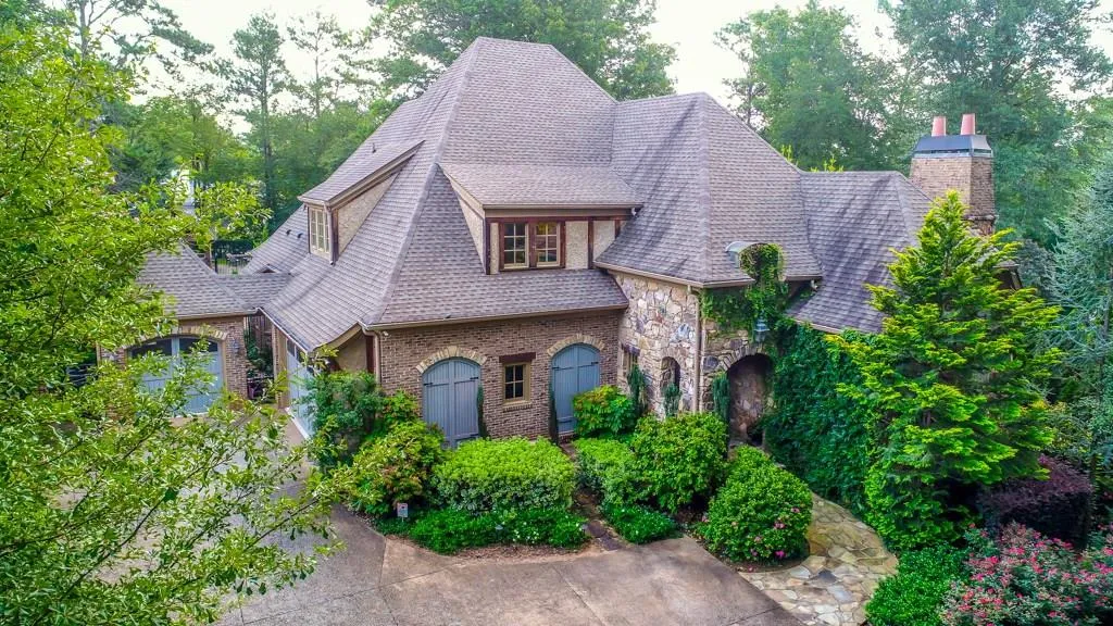710 E Northway Lane, Atlanta, Georgia 30342, 6 Bedrooms Bedrooms, ,5 BathroomsBathrooms,Residential,Sold,710 E Northway Lane,5894372