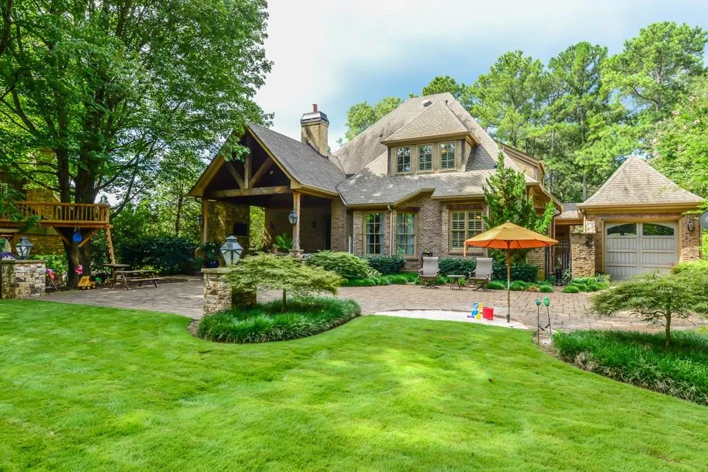 710 E Northway Lane, Atlanta, Georgia 30342, 6 Bedrooms Bedrooms, ,5 BathroomsBathrooms,Residential,Sold,710 E Northway Lane,5894372