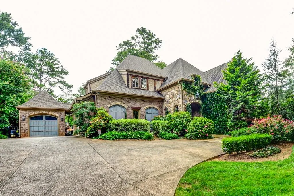 710 E Northway Lane, Atlanta, Georgia 30342, 6 Bedrooms Bedrooms, ,5 BathroomsBathrooms,Residential,Sold,710 E Northway Lane,5894372