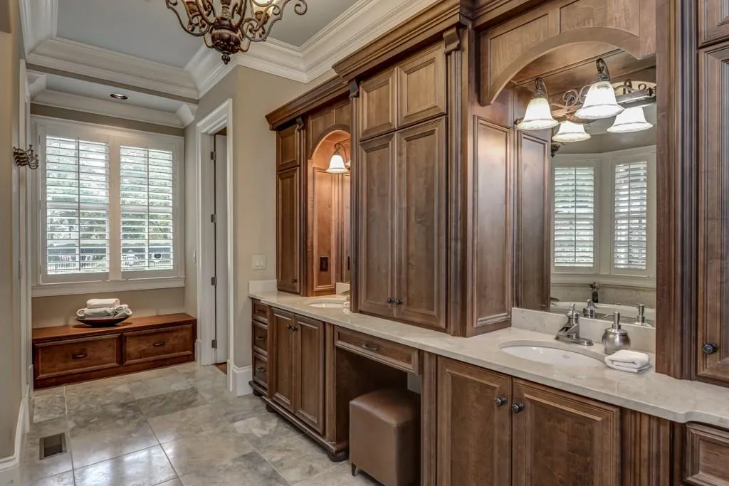 710 E Northway Lane, Atlanta, Georgia 30342, 6 Bedrooms Bedrooms, ,5 BathroomsBathrooms,Residential,Sold,710 E Northway Lane,5894372