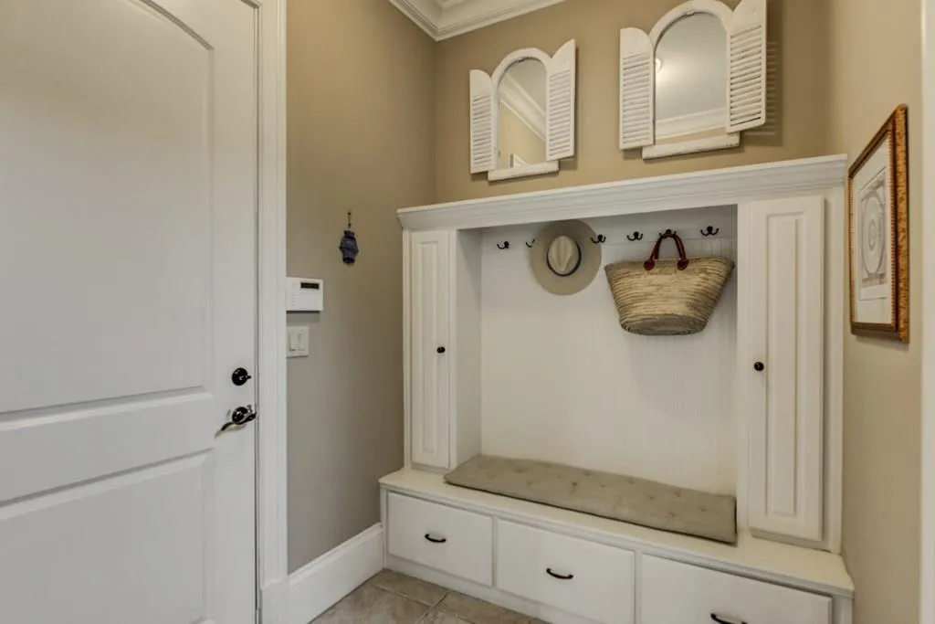 710 E Northway Lane, Atlanta, Georgia 30342, 6 Bedrooms Bedrooms, ,5 BathroomsBathrooms,Residential,Sold,710 E Northway Lane,5894372