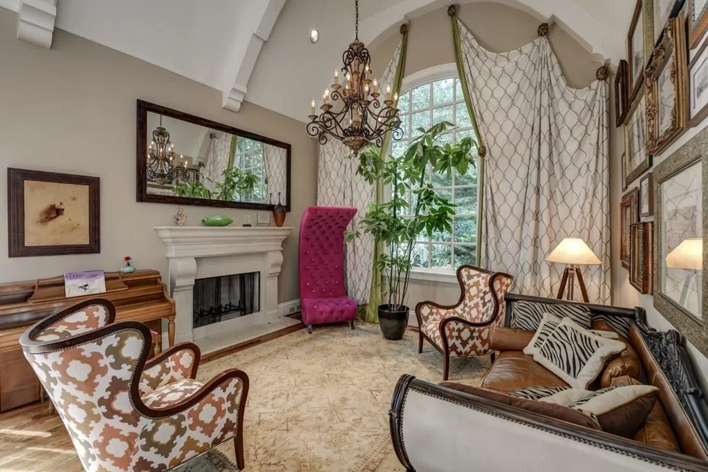 710 E Northway Lane, Atlanta, Georgia 30342, 6 Bedrooms Bedrooms, ,5 BathroomsBathrooms,Residential,Sold,710 E Northway Lane,5894372