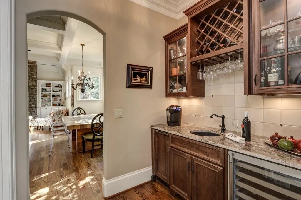 710 E Northway Lane, Atlanta, Georgia 30342, 6 Bedrooms Bedrooms, ,5 BathroomsBathrooms,Residential,Sold,710 E Northway Lane,5894372
