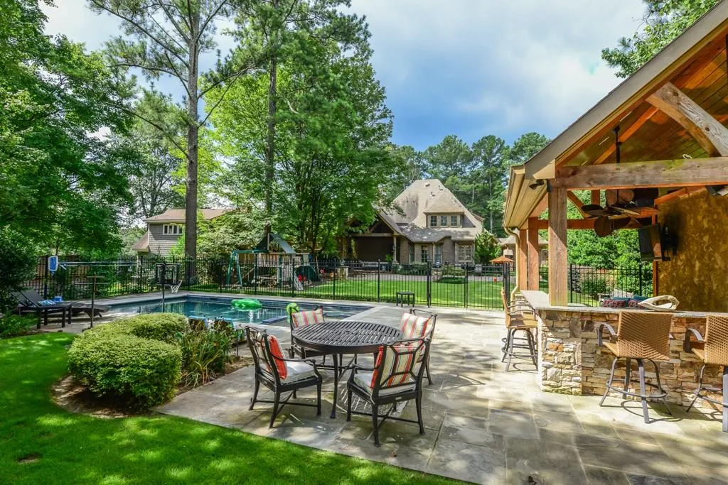 710 E Northway Lane, Atlanta, Georgia 30342, 6 Bedrooms Bedrooms, ,5 BathroomsBathrooms,Residential,Sold,710 E Northway Lane,5894372