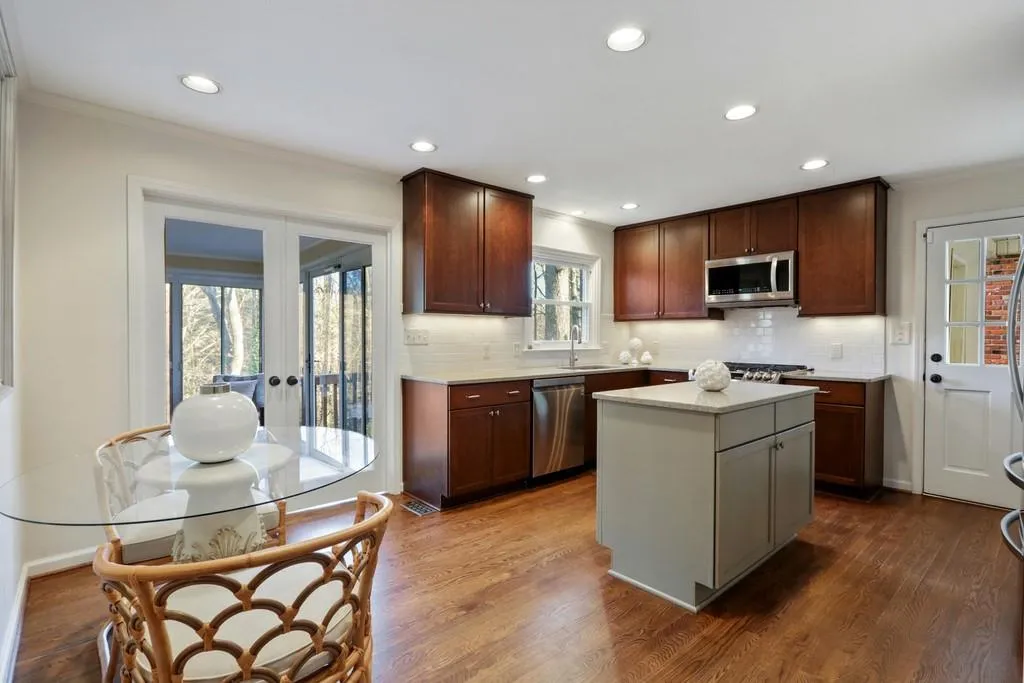 5015 Vallo Vista Court, Atlanta, Georgia 30342, 4 Bedrooms Bedrooms, ,2 BathroomsBathrooms,Residential,Sold,5015 Vallo Vista Court,6863529