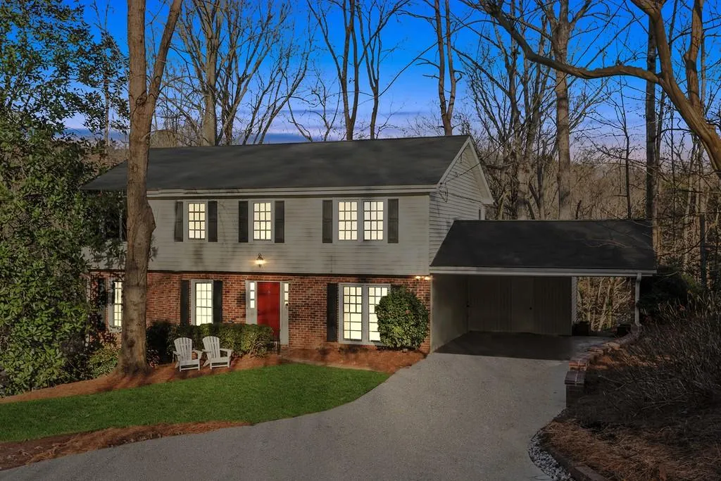 5015 Vallo Vista Court, Atlanta, Georgia 30342, 4 Bedrooms Bedrooms, ,2 BathroomsBathrooms,Residential,Sold,5015 Vallo Vista Court,6863529