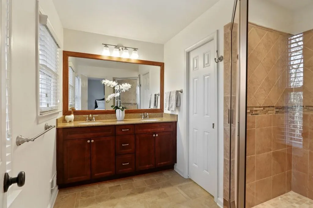 5015 Vallo Vista Court, Atlanta, Georgia 30342, 4 Bedrooms Bedrooms, ,2 BathroomsBathrooms,Residential,Sold,5015 Vallo Vista Court,6863529