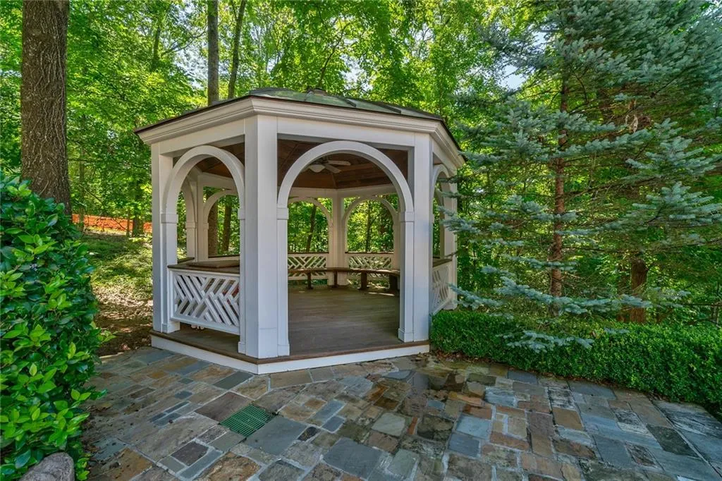 1370 Indian Trail, Sandy Springs, Georgia 30327, 6 Bedrooms Bedrooms, ,7 BathroomsBathrooms,Residential,Sold,1370 Indian Trail,6843194