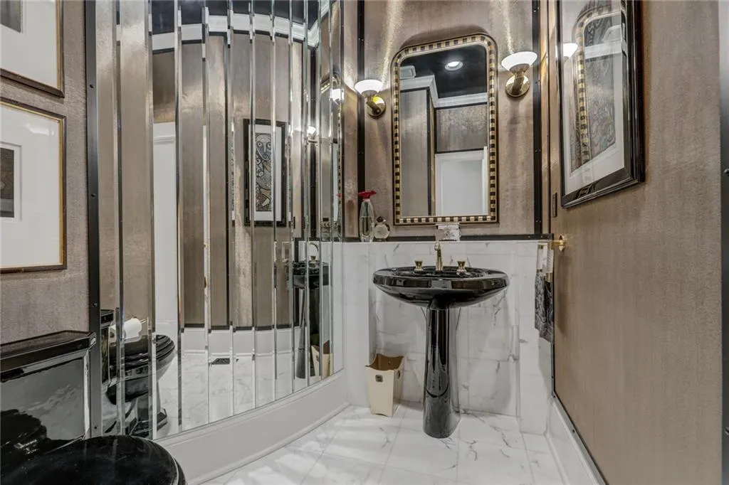 1370 Indian Trail, Sandy Springs, Georgia 30327, 6 Bedrooms Bedrooms, ,7 BathroomsBathrooms,Residential,Sold,1370 Indian Trail,6843194