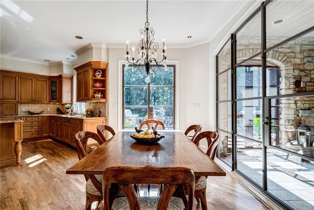 1370 Indian Trail, Sandy Springs, Georgia 30327, 6 Bedrooms Bedrooms, ,7 BathroomsBathrooms,Residential,Sold,1370 Indian Trail,6843194