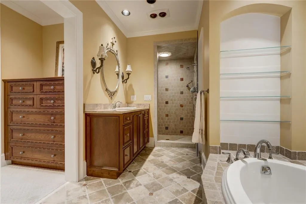 1370 Indian Trail, Sandy Springs, Georgia 30327, 6 Bedrooms Bedrooms, ,7 BathroomsBathrooms,Residential,Sold,1370 Indian Trail,6843194