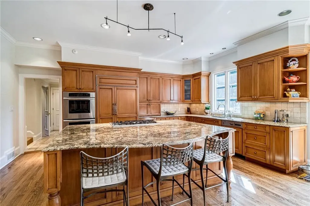 1370 Indian Trail, Sandy Springs, Georgia 30327, 6 Bedrooms Bedrooms, ,7 BathroomsBathrooms,Residential,Sold,1370 Indian Trail,6843194