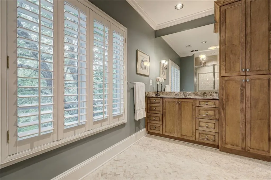 1370 Indian Trail, Sandy Springs, Georgia 30327, 6 Bedrooms Bedrooms, ,7 BathroomsBathrooms,Residential,Sold,1370 Indian Trail,6843194