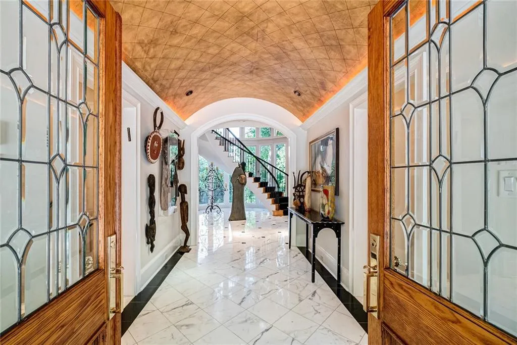 1370 Indian Trail, Sandy Springs, Georgia 30327, 6 Bedrooms Bedrooms, ,7 BathroomsBathrooms,Residential,Sold,1370 Indian Trail,6843194