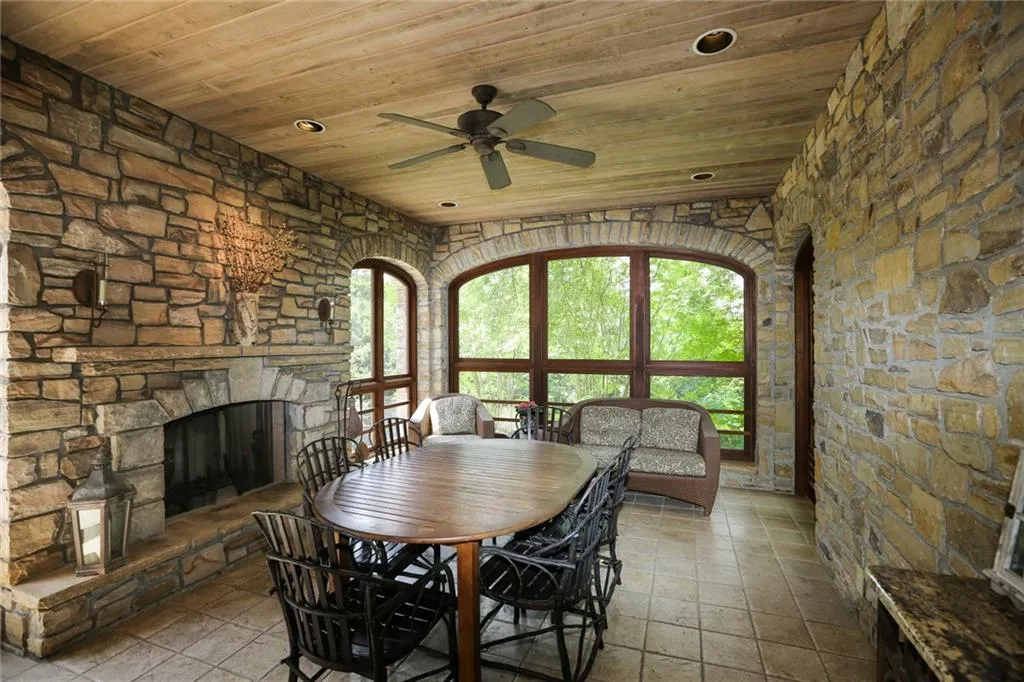 1370 Indian Trail, Sandy Springs, Georgia 30327, 6 Bedrooms Bedrooms, ,7 BathroomsBathrooms,Residential,Sold,1370 Indian Trail,6843194