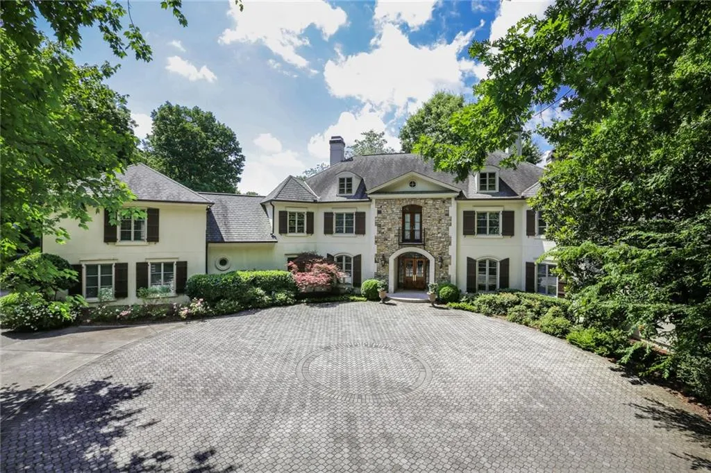 1370 Indian Trail, Sandy Springs, Georgia 30327, 6 Bedrooms Bedrooms, ,7 BathroomsBathrooms,Residential,Sold,1370 Indian Trail,6843194