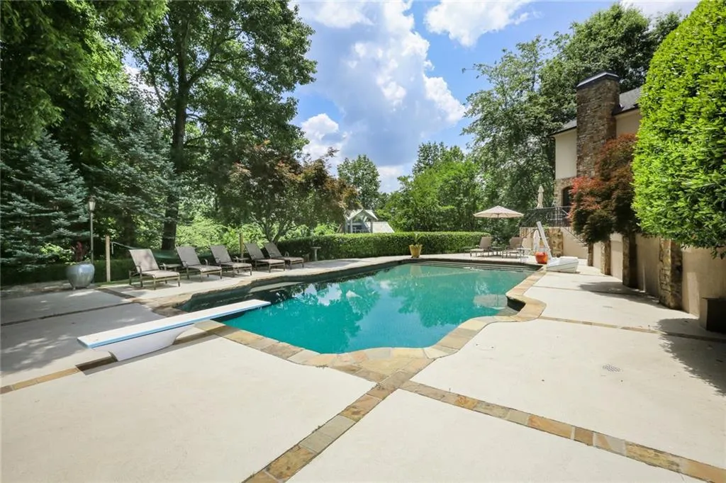 1370 Indian Trail, Sandy Springs, Georgia 30327, 6 Bedrooms Bedrooms, ,7 BathroomsBathrooms,Residential,Sold,1370 Indian Trail,6843194