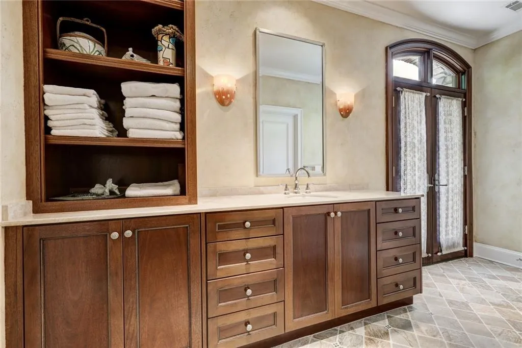 1370 Indian Trail, Sandy Springs, Georgia 30327, 6 Bedrooms Bedrooms, ,7 BathroomsBathrooms,Residential,Sold,1370 Indian Trail,6843194