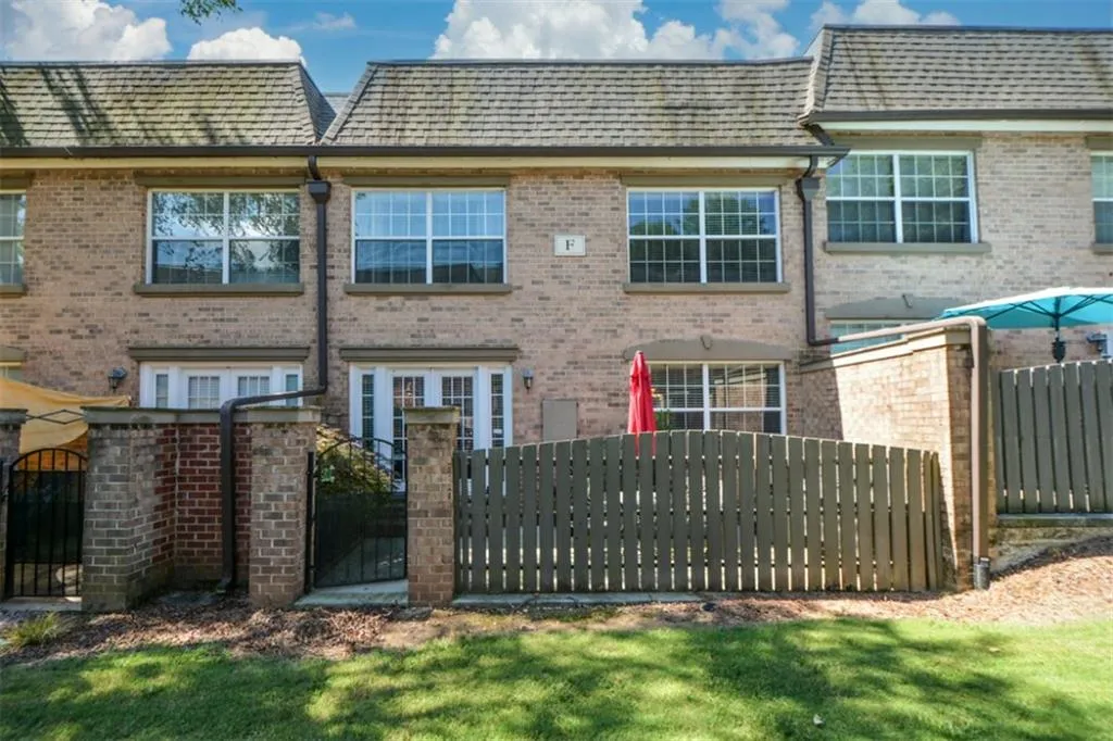 6980 Roswell Road Unit F5, Atlanta, Georgia 30328, 3 Bedrooms Bedrooms, ,2 BathroomsBathrooms,Residential,Sold,6980 Roswell Road Unit F5,7082695