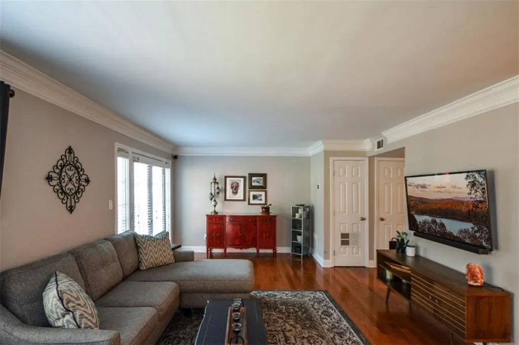 6980 Roswell Road Unit F5, Atlanta, Georgia 30328, 3 Bedrooms Bedrooms, ,2 BathroomsBathrooms,Residential,Sold,6980 Roswell Road Unit F5,7082695