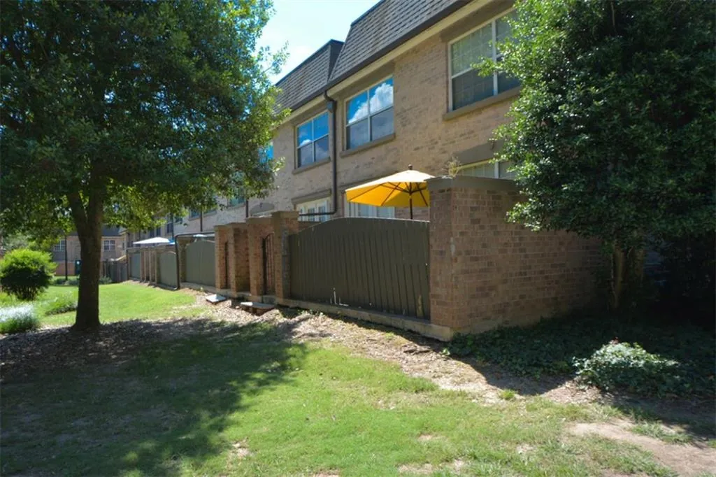 6980 Roswell Road Unit F5, Atlanta, Georgia 30328, 3 Bedrooms Bedrooms, ,2 BathroomsBathrooms,Residential,Sold,6980 Roswell Road Unit F5,7082695