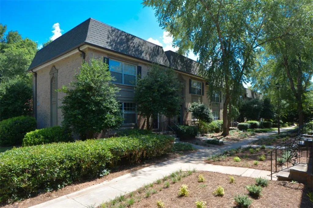 6980 Roswell Road Unit F5, Atlanta, Georgia 30328, 3 Bedrooms Bedrooms, ,2 BathroomsBathrooms,Residential,Sold,6980 Roswell Road Unit F5,7082695