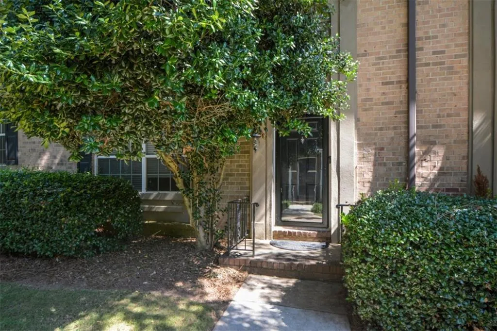 6980 Roswell Road Unit F5, Atlanta, Georgia 30328, 3 Bedrooms Bedrooms, ,2 BathroomsBathrooms,Residential,Sold,6980 Roswell Road Unit F5,7082695