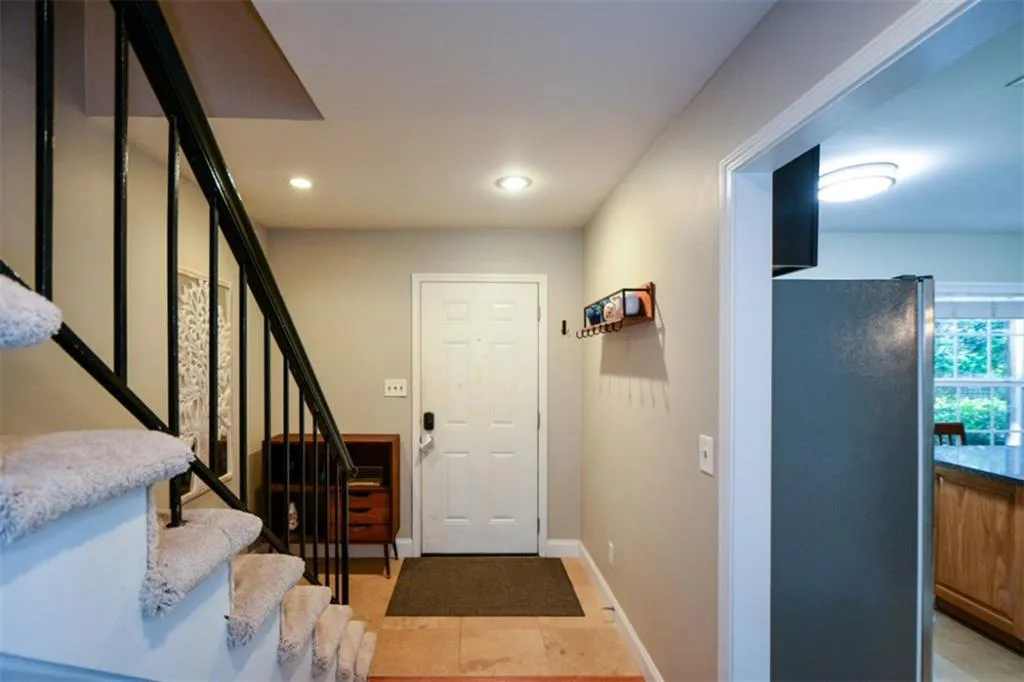 6980 Roswell Road Unit F5, Atlanta, Georgia 30328, 3 Bedrooms Bedrooms, ,2 BathroomsBathrooms,Residential,Sold,6980 Roswell Road Unit F5,7082695