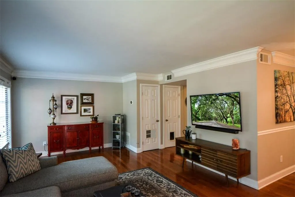 6980 Roswell Road Unit F5, Atlanta, Georgia 30328, 3 Bedrooms Bedrooms, ,2 BathroomsBathrooms,Residential,Sold,6980 Roswell Road Unit F5,7082695