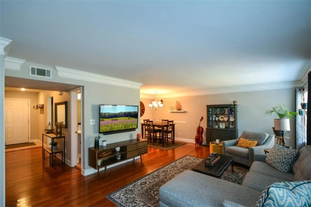 6980 Roswell Road Unit F5, Atlanta, Georgia 30328, 3 Bedrooms Bedrooms, ,2 BathroomsBathrooms,Residential,Sold,6980 Roswell Road Unit F5,7082695